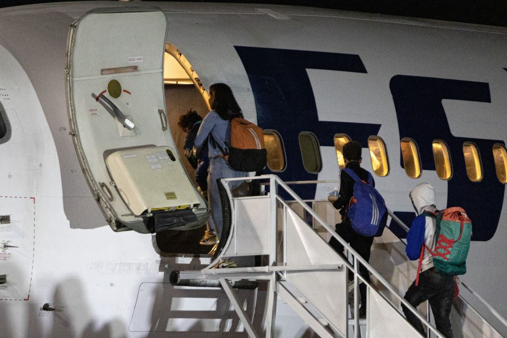 This Week in Open Borders America: Secret Flights for Migrants